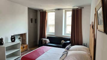 1 slaapkamer, een strijkplank/strijkijzer, wifi, beddengoed
