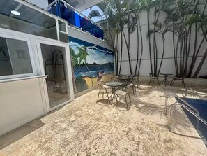 Outdoor dining - Poolside condo in the heart of Sosua 106 (Sosúa)