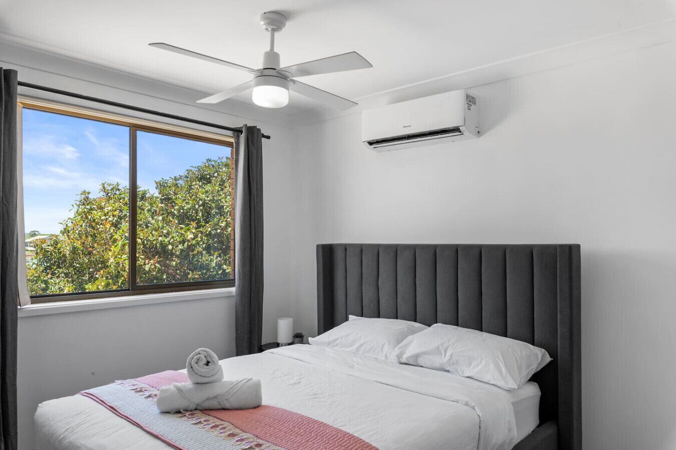5 bedrooms, desk, WiFi