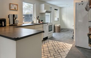 Refrigerador, placa de cocina, lavavajillas, cafetera/tetera