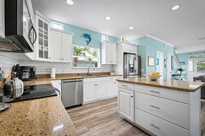 Microwave, oven, stovetop, dishwasher - Private Heated Pool Screened - Walk to the Beach - 3 Bedroom 2.5 Bath House (St. Augustine)
