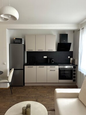 Unclassified image, 3 of 6, button