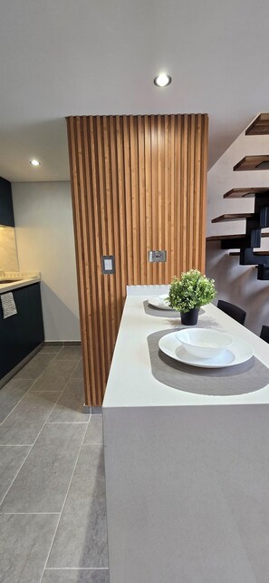 Superior Apartment, Balcony, City View | Dining - EDIFICIO LIVING 25 (Bogotá)