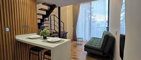 Departamento superior, balcón, vista a la ciudad | Interior