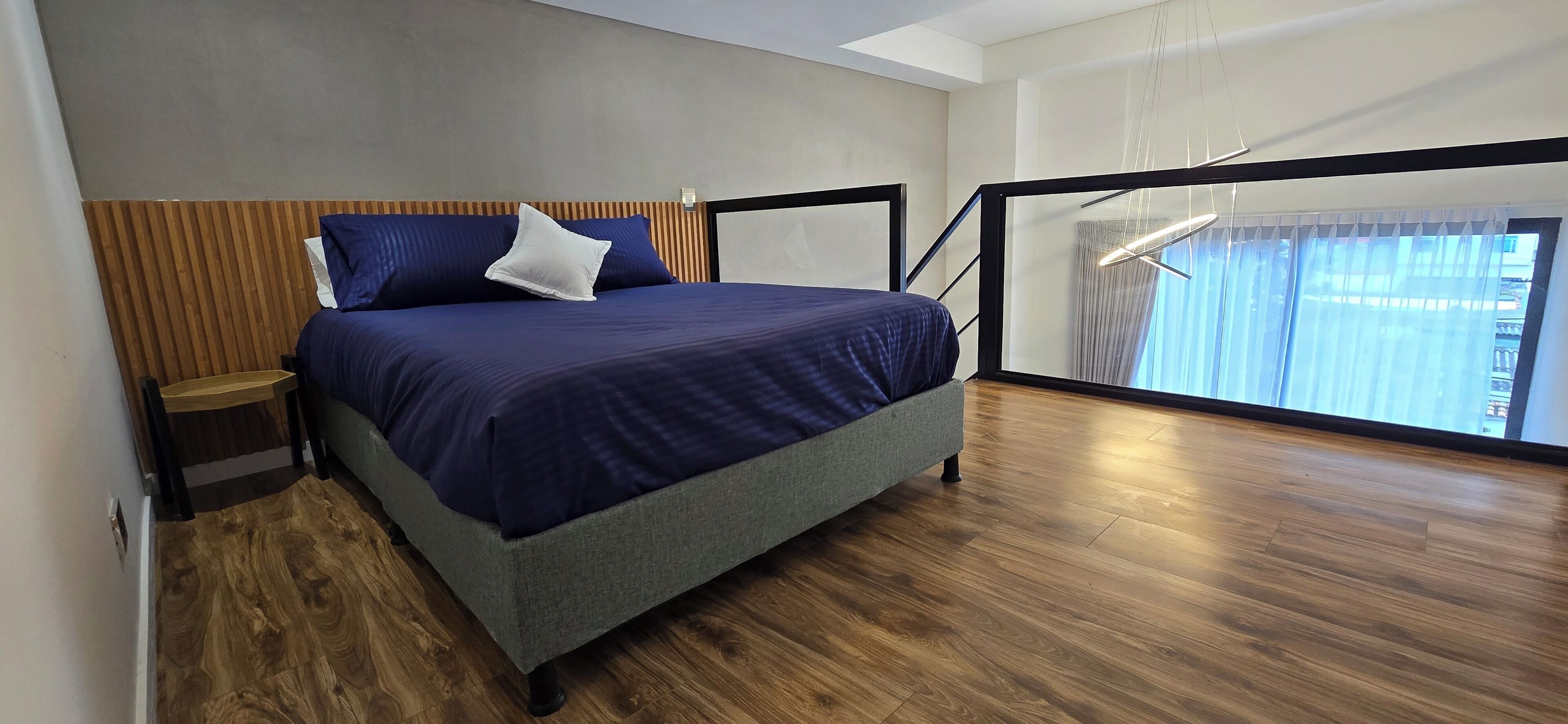 Departamento superior, balcón, vista a la ciudad | Cortinas blackout, tabla de planchar con plancha y wifi gratis 