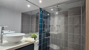 Superior-Apartment, Balkon, Stadtblick | Badezimmer