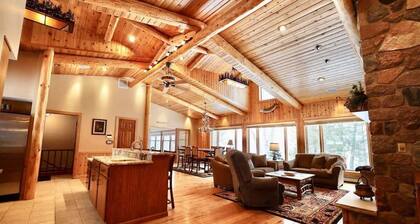 Spacious 3BR/3BA Lakefront Getaway with Private Dock, Sleeps Large Groups