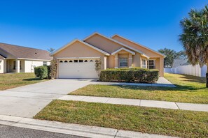 Exterior - Spacious 4BR Pool Retreat in Orange Tree – Live the Florida Life (Clermont)