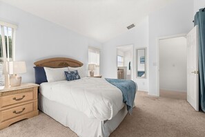 4 bedrooms, iron/ironing board, WiFi, bed sheets - Spacious 4BR Pool Retreat in Orange Tree – Live the Florida Life (Clermont)