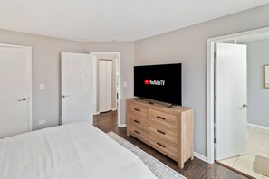 3 bedrooms, desk, iron/ironing board, travel crib