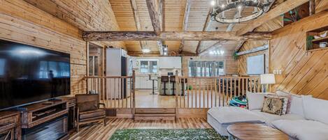 Una televisión, un futbolín, una oficina