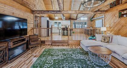 Farm-Adjacent Lodge Cabin with Game Room + Views
