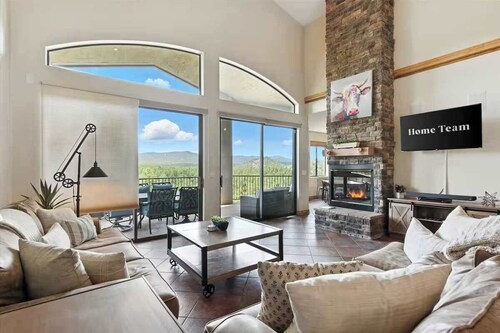 The Sanctuary at Prescott Downtown • Sleeps 16