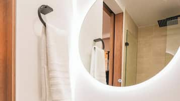 Loft básico, vista para o jardim | Banheiro