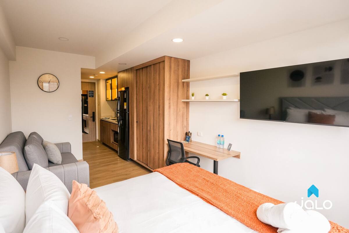 Loft, pemandangan kebun | Brankas, tirai kedap cahaya, setrika/meja setrika, dan Wi-Fi gratis