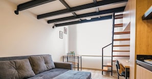 Nhà Duplex, quang cảnh vườn | Khu phòng khách | TV màn hình phẳng 43-inch có truyền hình cáp