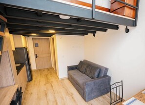 Duplex, vista para o jardim | Área de estar