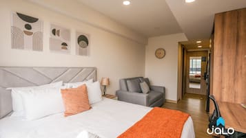 Loft básico, vista para o jardim | Cofres nos quartos, cortinas blackout, ferros/tábuas de passar roupa