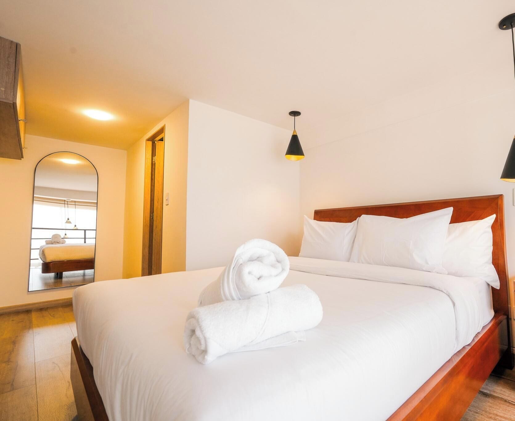 Duplex, vista para o jardim | Cofres nos quartos, cortinas blackout, ferros/tábuas de passar roupa