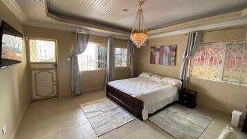 8 bedrooms, iron/ironing board, WiFi, bed sheets