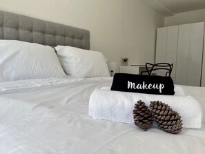 2 bedrooms, iron/ironing board, WiFi, bed sheets - Amplio y Moderno con Patio Privado muy Luminoso (Buenos Aires)