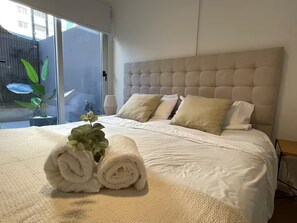 2 bedrooms, iron/ironing board, WiFi, bed sheets - Confort urbano con patio soleado, encantador … (Buenos Aires)