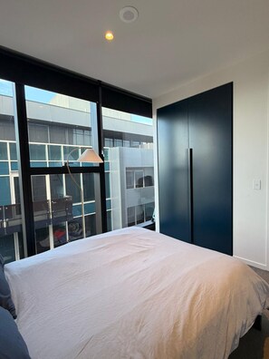 1 bedroom, WiFi, bed sheets - Stylish One-Bed Apt Steps from Albert Park & F1 (Melbourne)