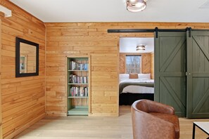 3 bedrooms, iron/ironing board, travel crib, free WiFi