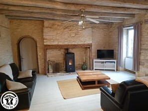 TV - Gîtes de France® - Gîte des Combelles (GIGNAC)
