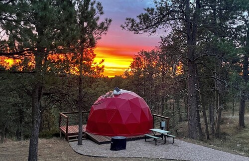 2-person Glamping Dome with Huge bay window and private bathroom!