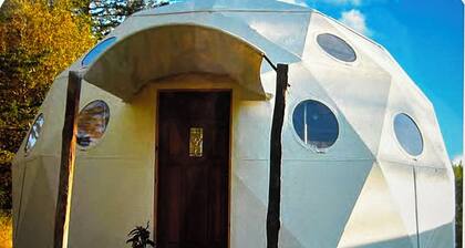 2-person Glamping Dome with Huge bay window and private bathroom!