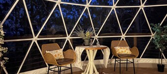 2-person Glamping Dome with Huge bay window and private bathroom!