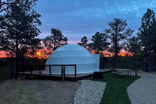 2-person Glamping Dome with Huge bay window and private bathroom!