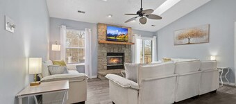 Game Day Haven! Family 3BR Near Grand Park- Pet Friendly!