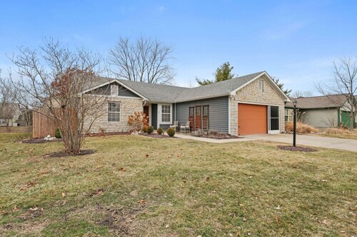 Game Day Haven! Family 3BR Near Grand Park- Pet Friendly!