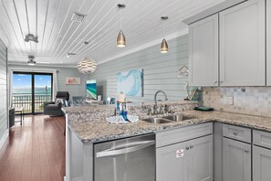 Private kitchen - Costa Vista Townhouse #13 (Miramar Beach)