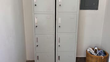 Rom – basic, delvis havutsikt | Innvendig