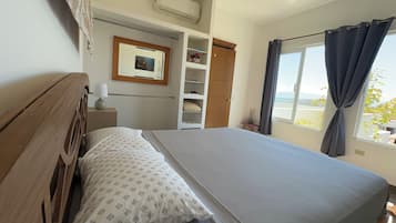 مكتب ومساحة عمل للكمبيوتر المحمول وواي فاي مجانًا