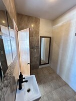 Deluxe Double Room, Sea View | Bathroom | Shower, towels, soap, shampoo