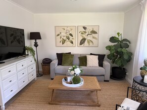 Unclassified image, 5 of 28, button - Adorable one-bedroom studio with a cozy fire pit (Glenbrook)