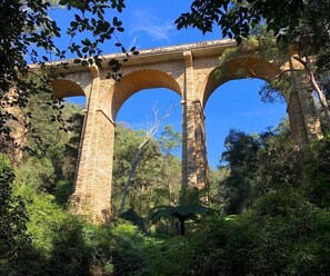 Unclassified image, 3 of 28, button - Adorable one-bedroom studio with a cozy fire pit (Glenbrook)