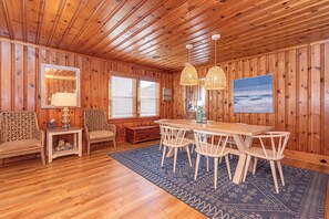 Dining - Ocean View Condo Steps to the Beach (Ocean City)