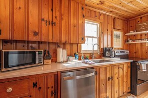 Fridge, microwave, oven, stovetop - Ocean View Condo Steps to the Beach (Ocean City)