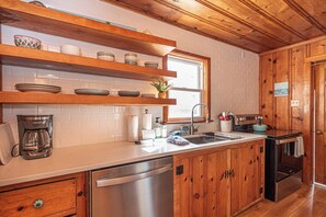 Fridge, microwave, oven, stovetop - Pet Friendly Condo Steps to Beach (Ocean City)