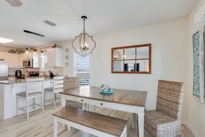 Dining - "Summer 7 Night Specials" Saturday to Saturday! Steps to the Beach, Heated Pool! (Navarre)