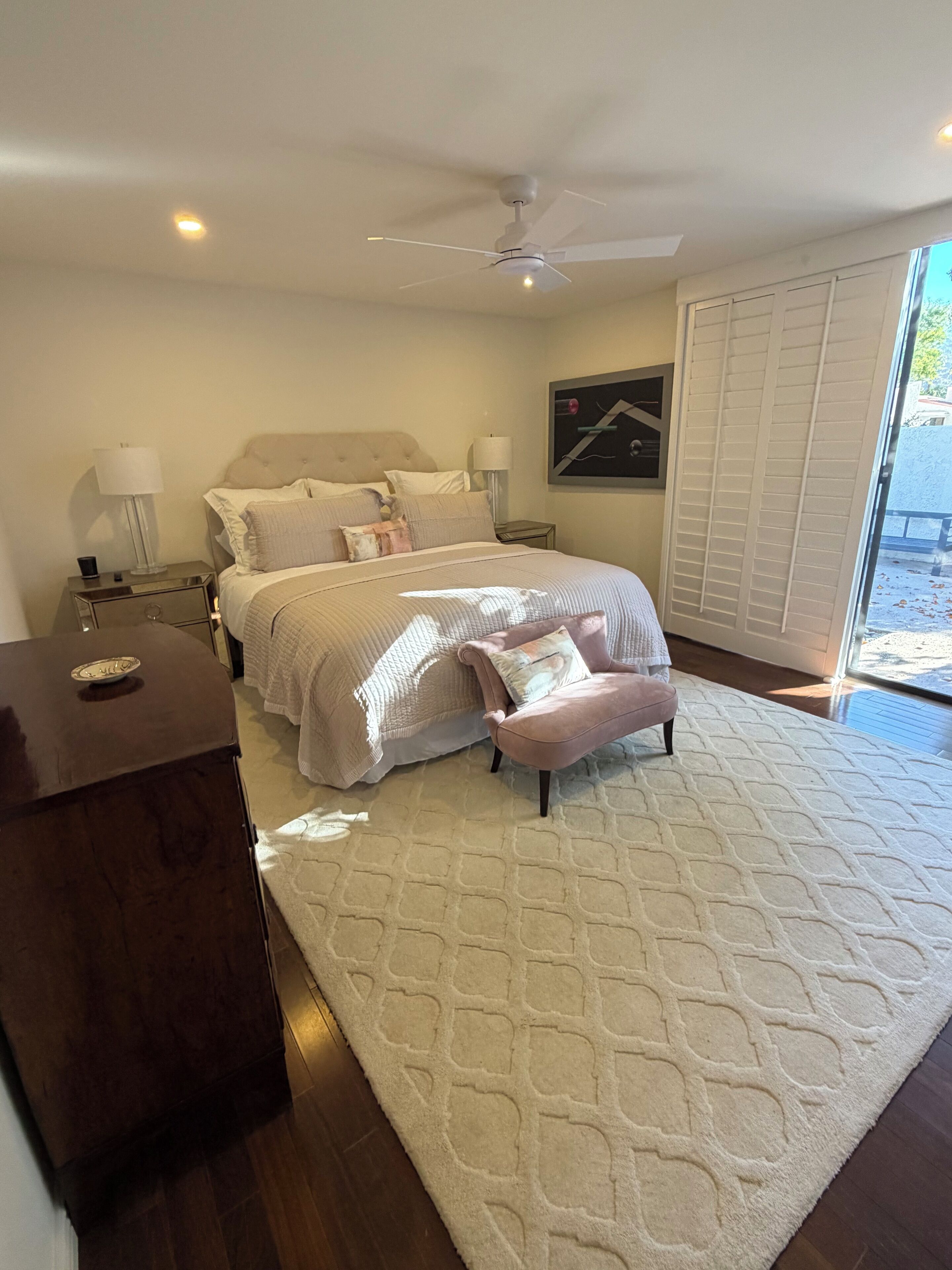 3 bedrooms, iron/ironing board, internet, bed sheets