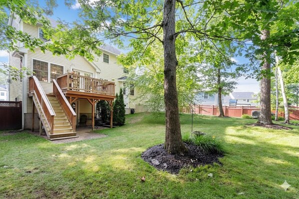 Property grounds - Cozy, NEW, Spacious 1-bedroom suite with AC in charming Nashua (Nashua)