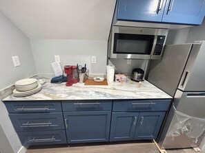 Private kitchen - Cozy, NEW, Spacious 1-bedroom suite with AC in charming Nashua (Nashua)