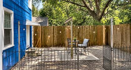 Luxury Loft w XL Shower. Cozy Condo <R> with Private Courtyard/Dog Run & Laundry