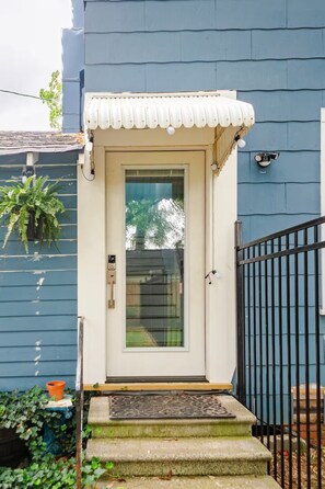Exterior detail - Luxury Loft w XL Shower. Cozy Condo <R> with Private Courtyard/Dog Run & Laundry (Shreveport)